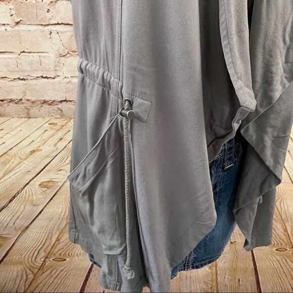 Miami Francesca’s pull cord sleeveless vest - Picture 3 of 6